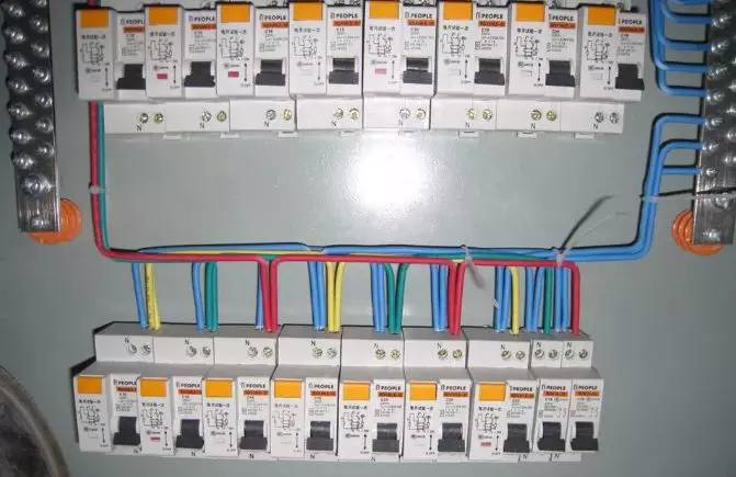 中國電力網:圖文并茂教你如何做好配電箱內部布線